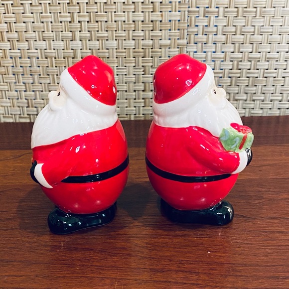 🎄🌟HP🌟VTG Set Ceramic Jolly Santa Salt & Pepper Shakers - Picture 6 of 8
